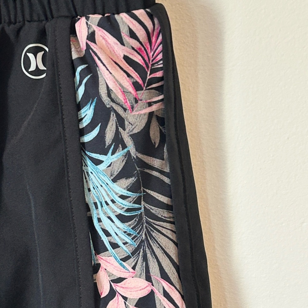 Hurley Women’s Size Large Black Tropical Palm Athletic Shorts Drawstring - Picture 2 of 4